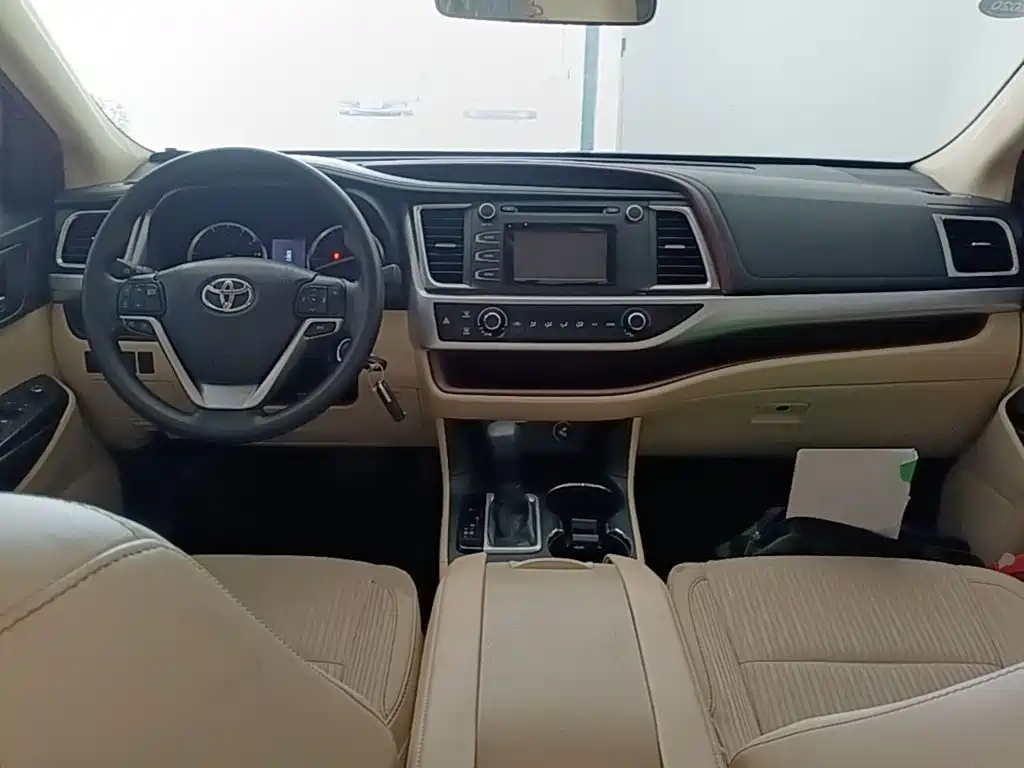 Фото 10 - Toyota Highlander