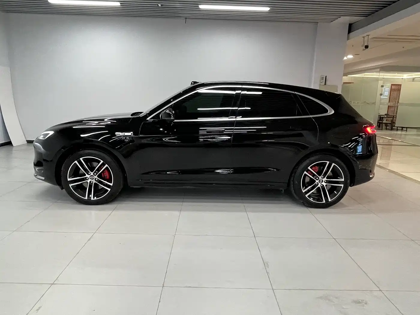 AITO Wenjie AITO M5 2025 Extended Range Ultra AWD фото 3