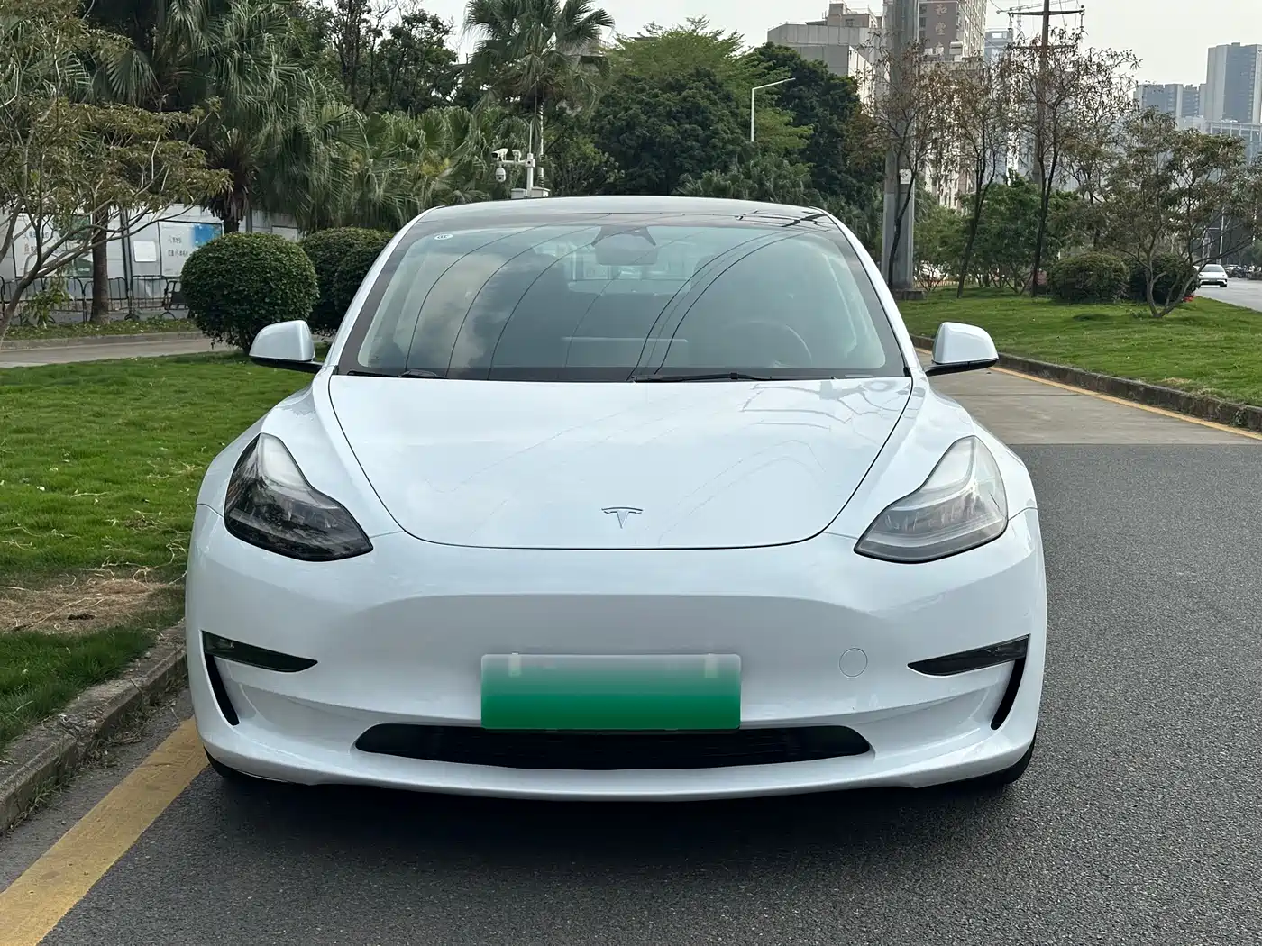 TESLA MODEL 3