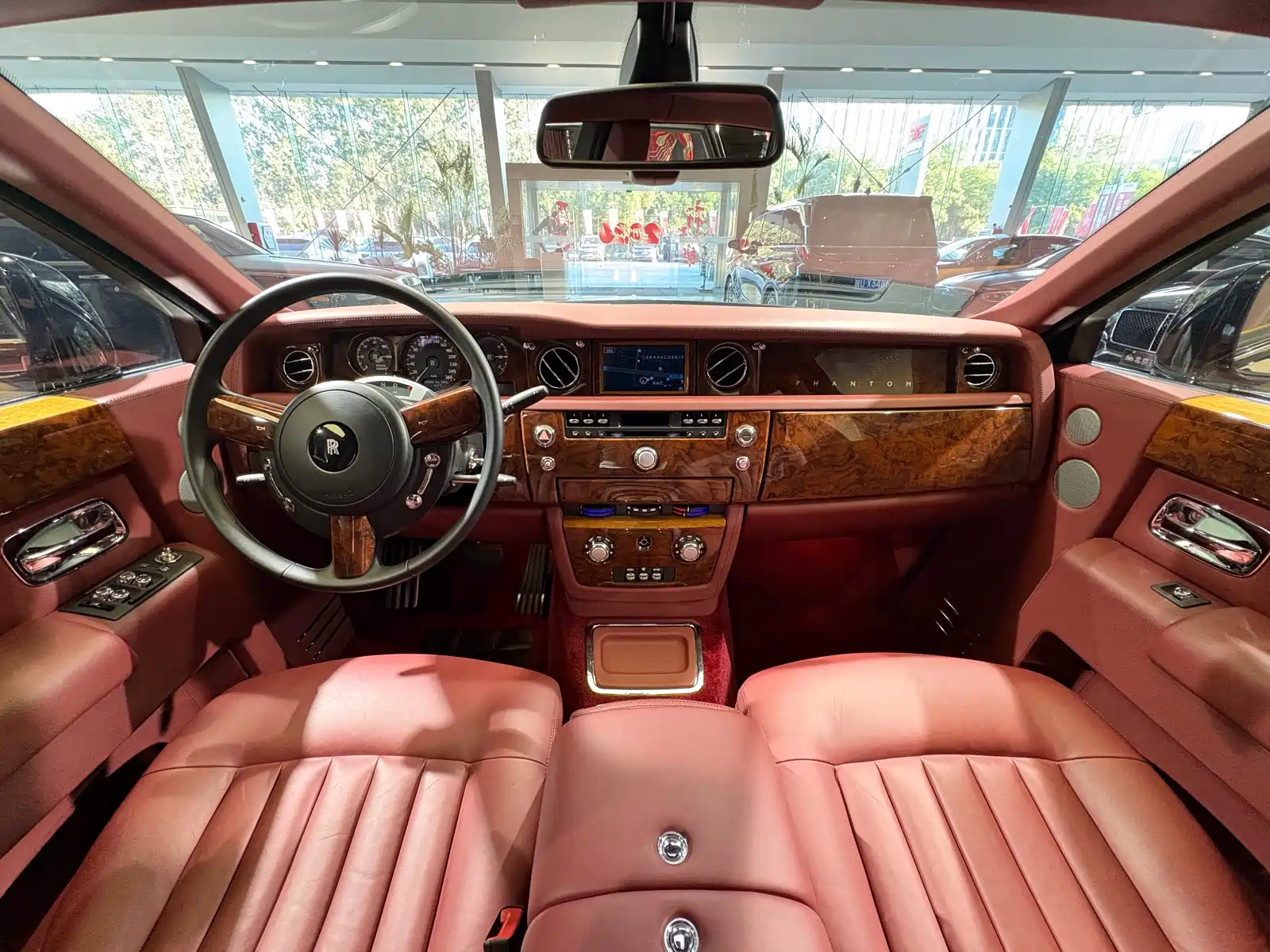 Фото 13 - Rolls-Royce Phantom