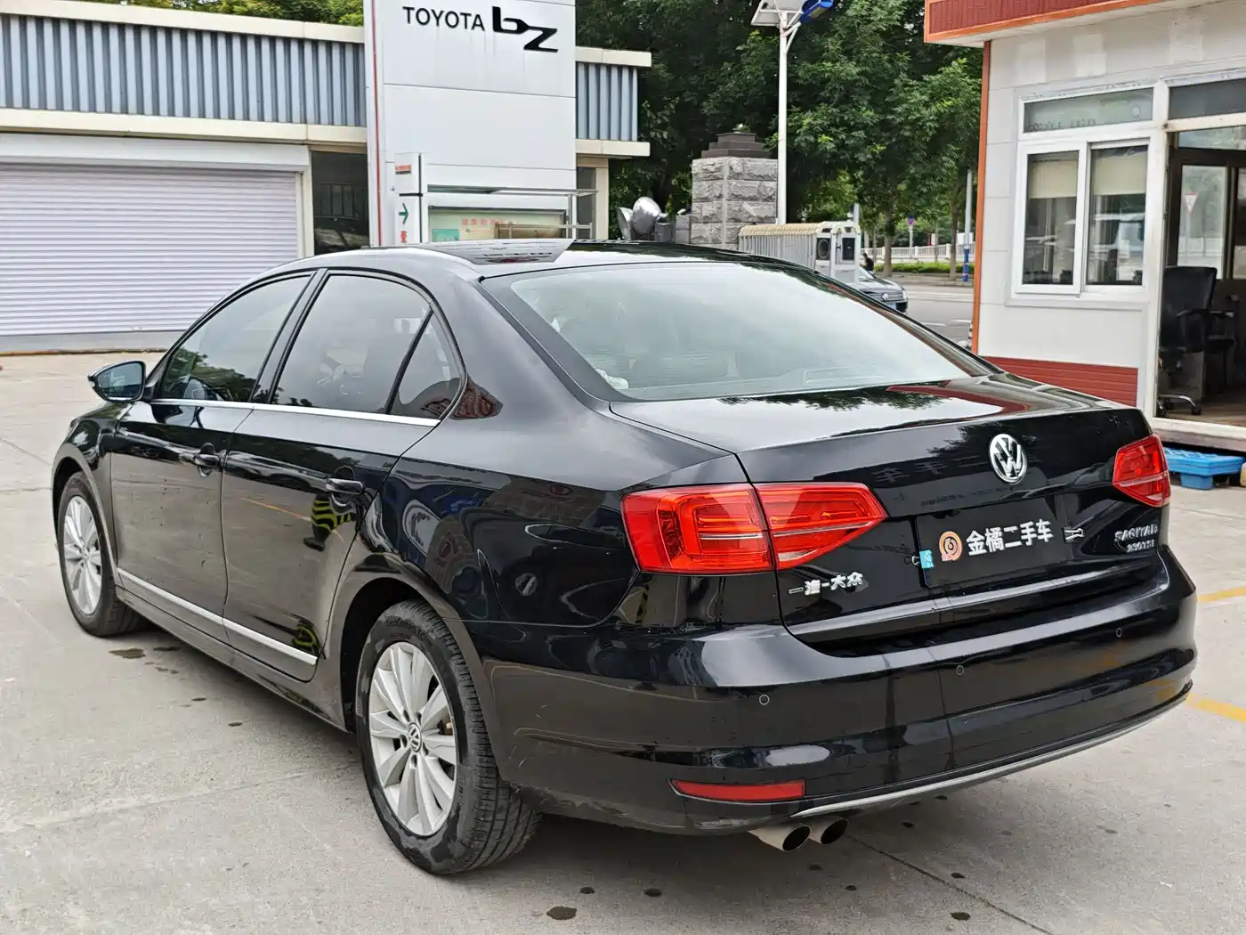 Volkswagen Sagitar 2015 230TSI Automatic Comfort фото 2