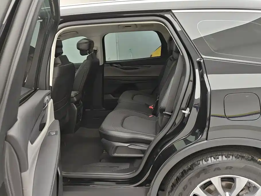 Фото 11 - Ford Edge