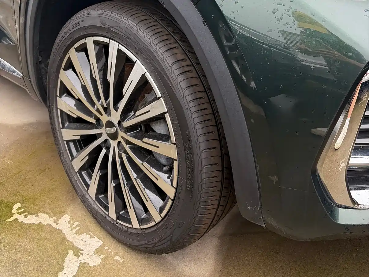 Фото 2 - Geely Monjaro