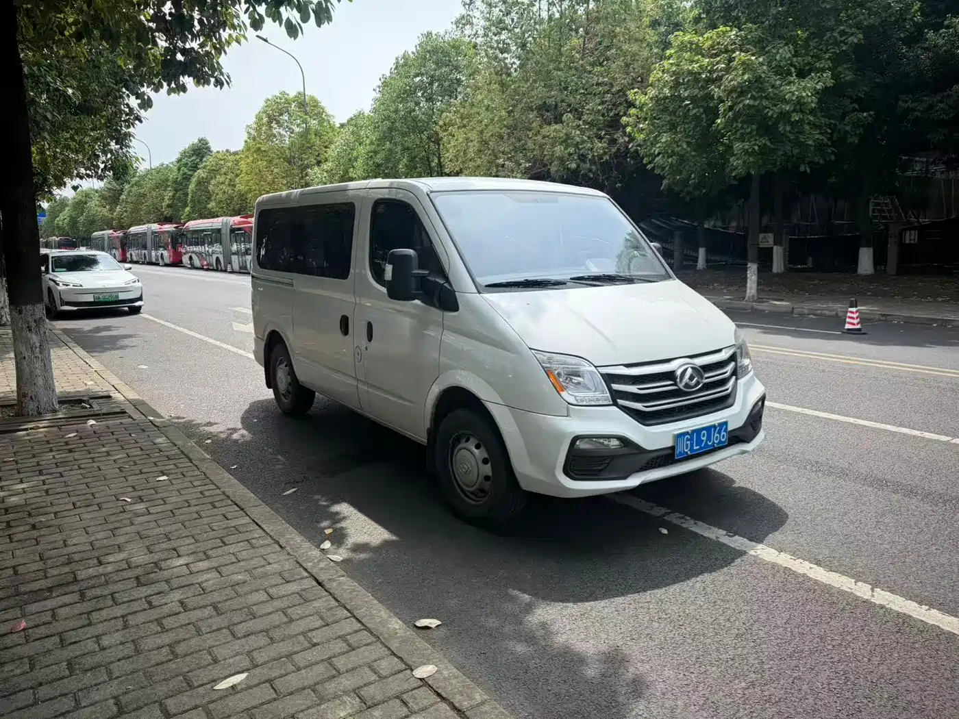 SAIC Maxus Xintu V80 2024 Model Year Aoyunton Value Edition 6MT Short Wheelbase Ultra Low Roof 127Ps 5/6-Seater фото 8