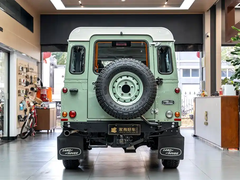 Land Rover Defender фото 5