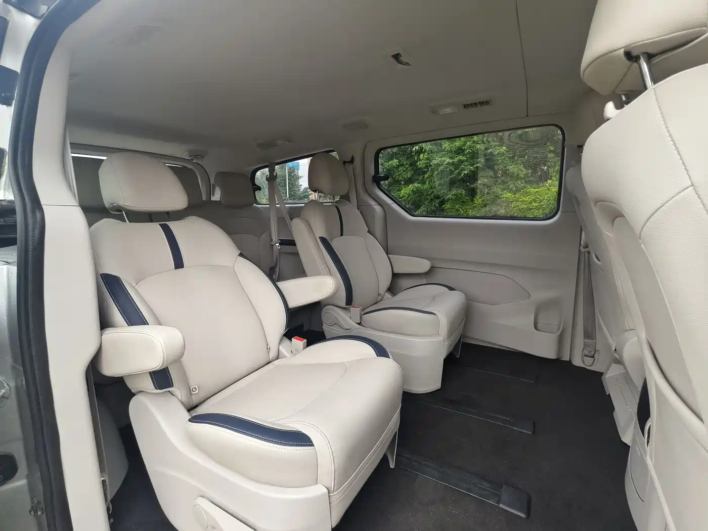 SAIC Maxus Maxus G10 2020 2019 Facelift PLUS 2.0T Automatic Elite Edition China VI