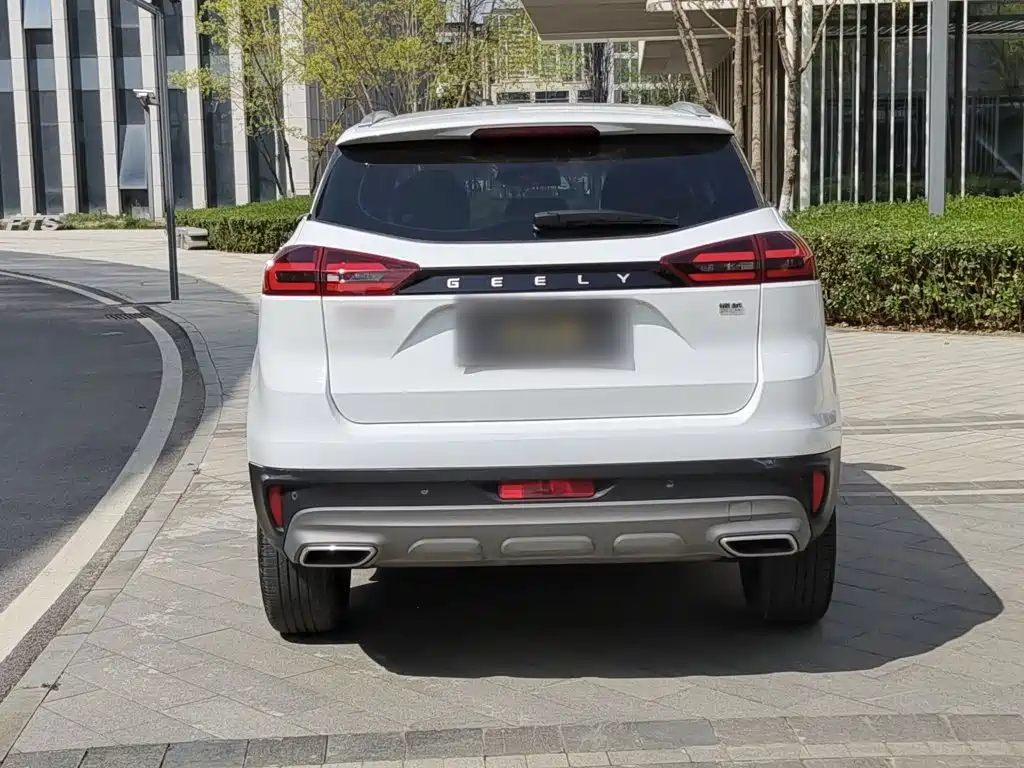 Фото 8 - Geely Atlas