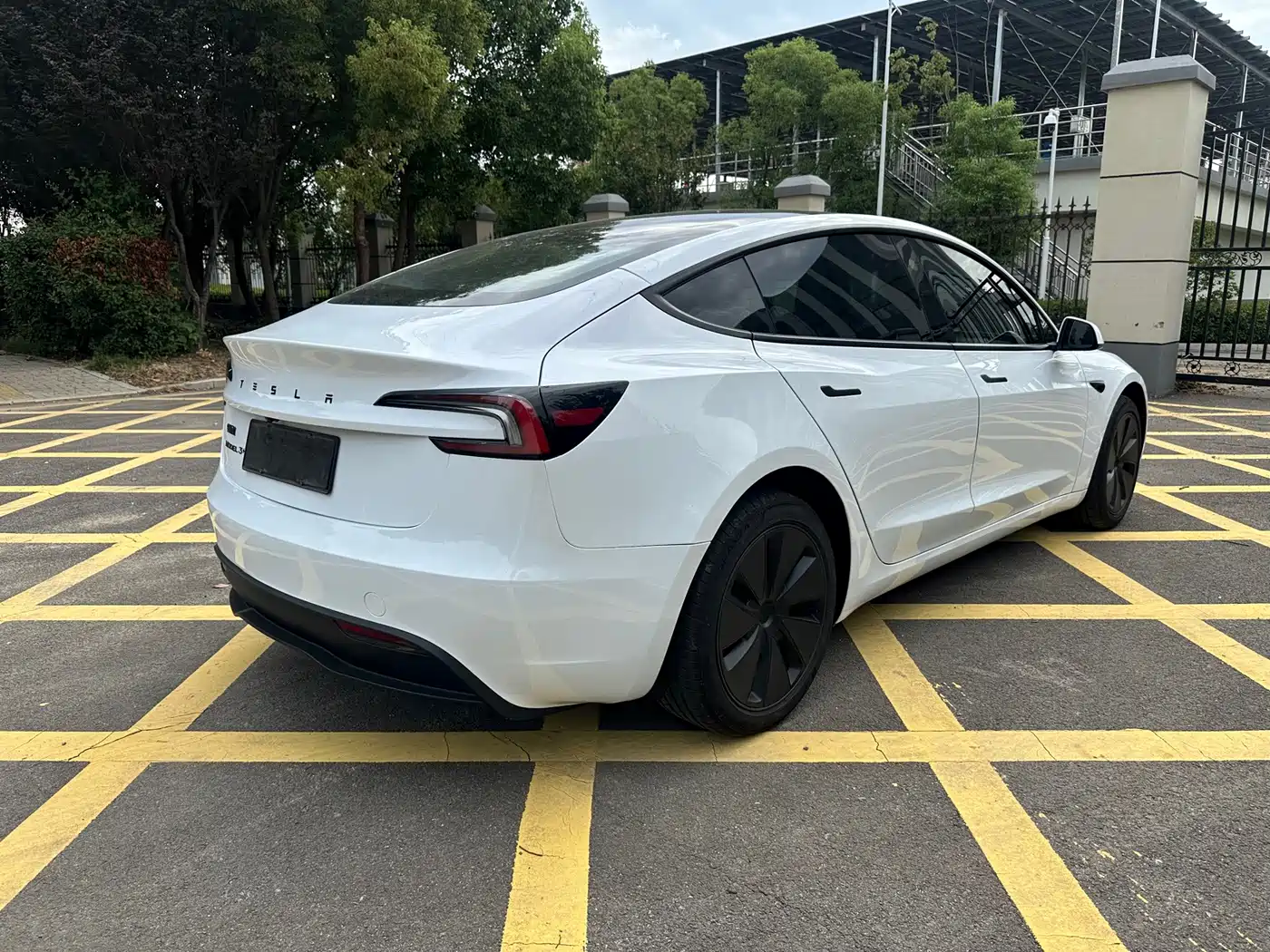 Tesla Model 3 2026 2025 Model Year Facelift Long Range Rear-Wheel Drive