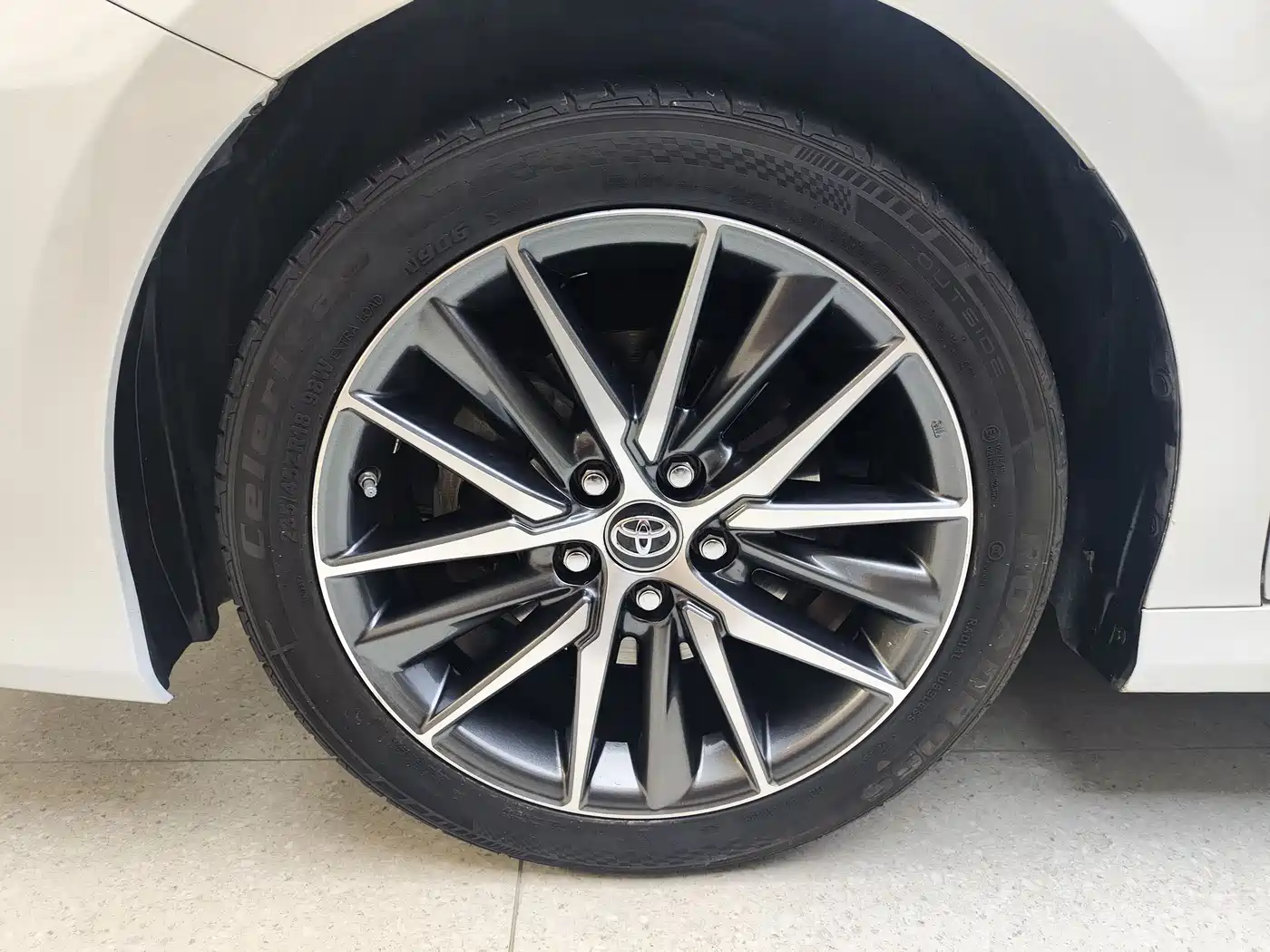 Toyota Camry 2021 Hybrid 2.5HG Luxury Edition фото 12