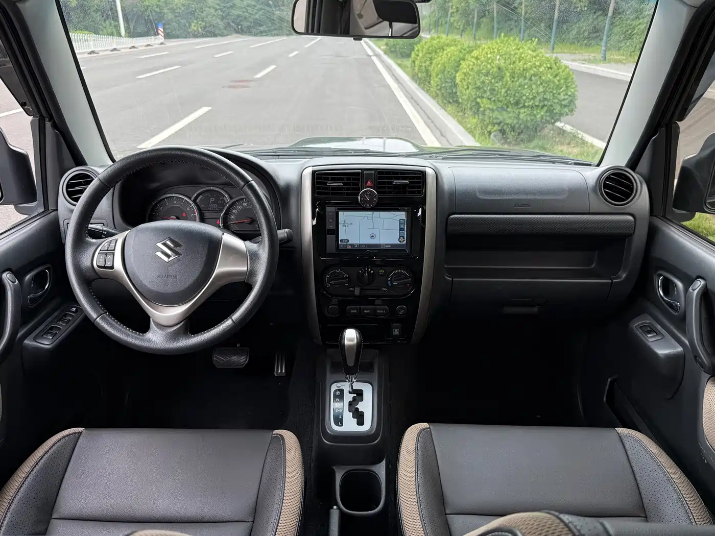 Фото 8 - Suzuki Jimny (Import)