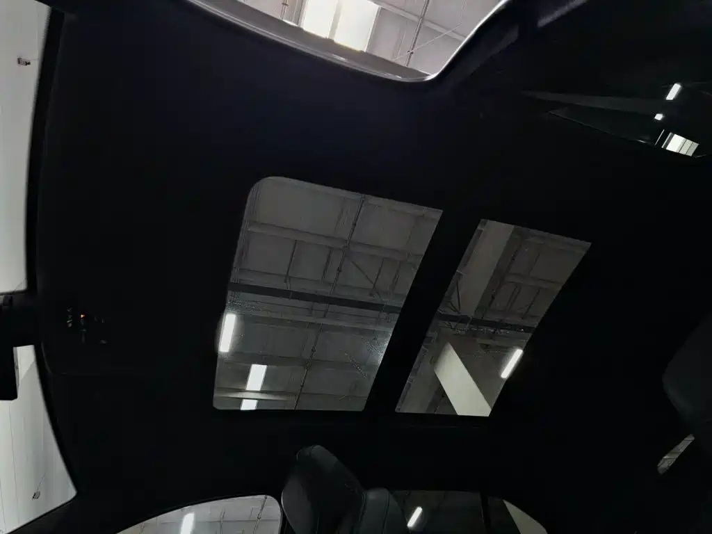 Photo 14 - Cadillac XT4