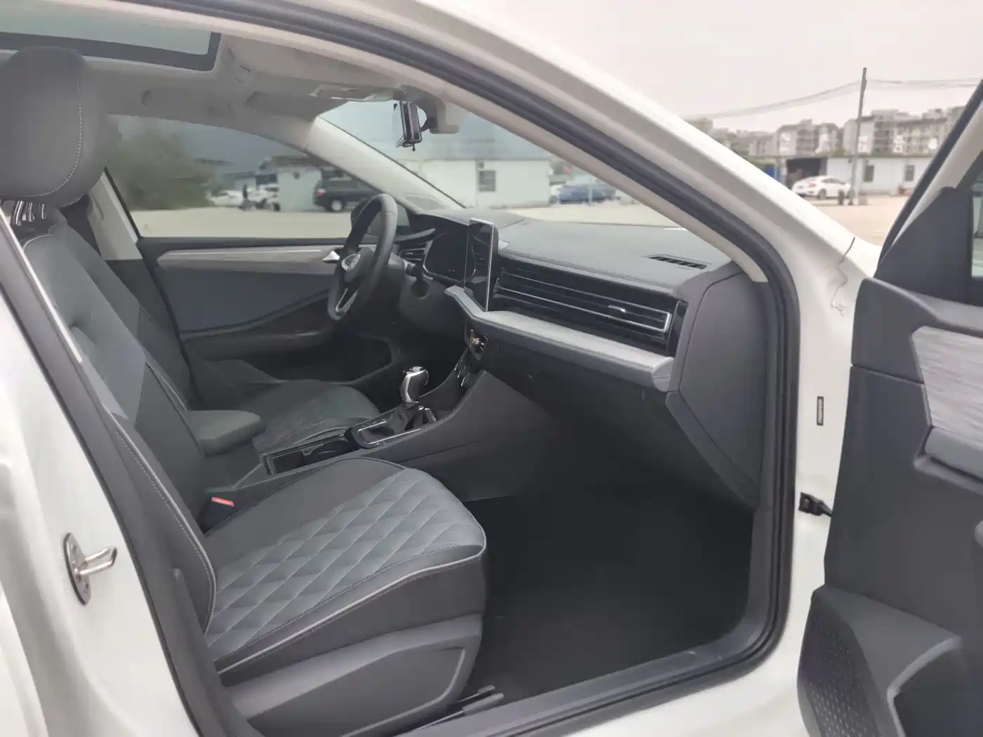 Volkswagen Sagitar 2023 300TSI DSG Surpassing Edition фото 16