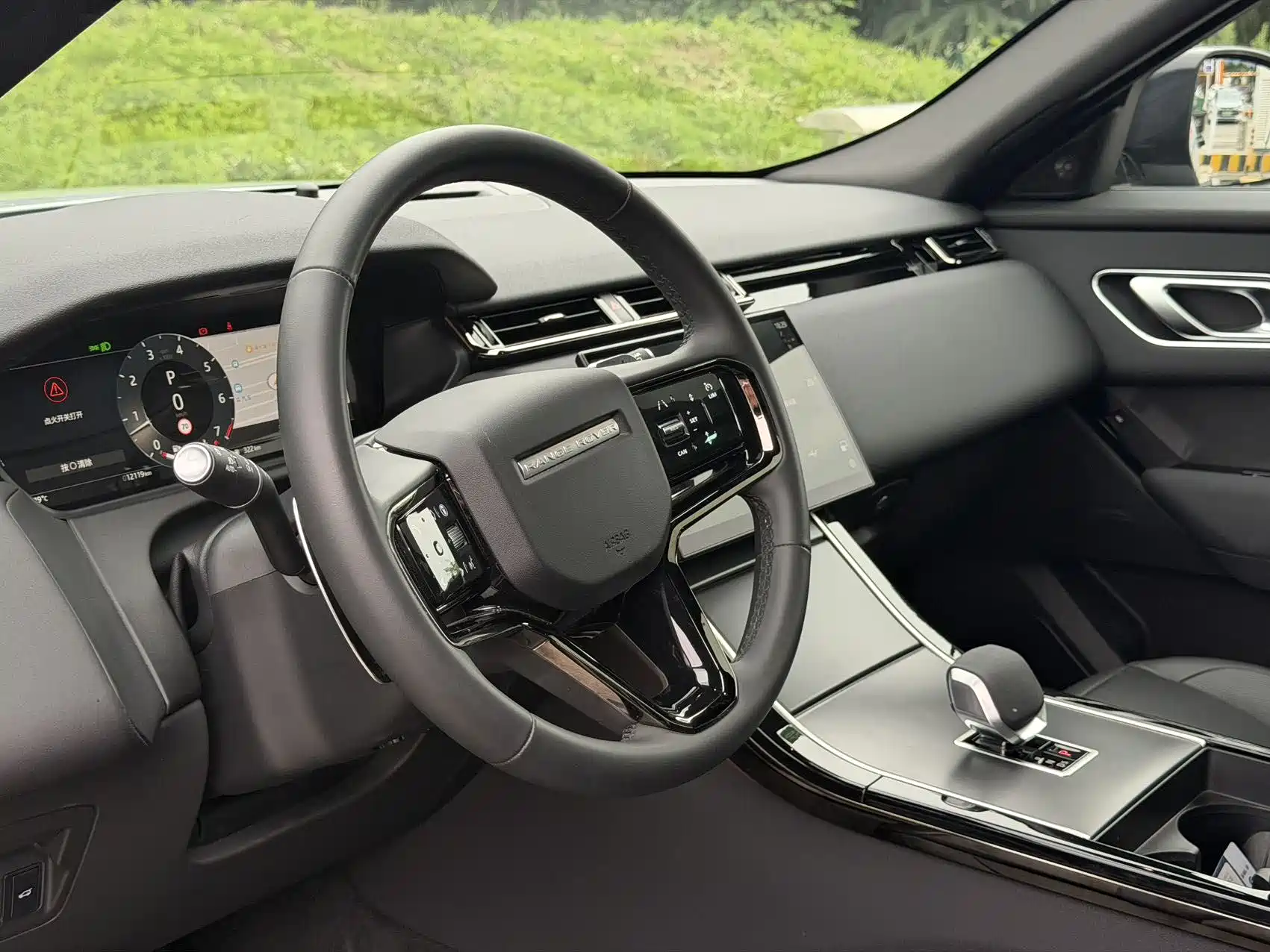 Photo 4 - Land Rover Range Rover Velar