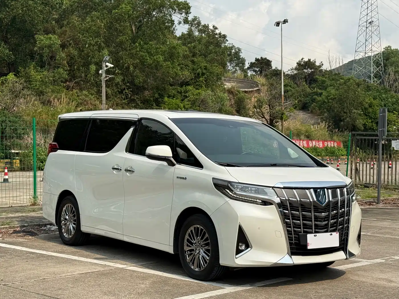 Toyota Alphard 2021 Hybrid 2.5L Premium фото 3