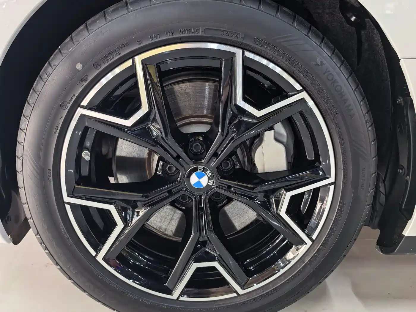 BMW i3 2025 eDrive 40 L Shadow Night Package фото 13