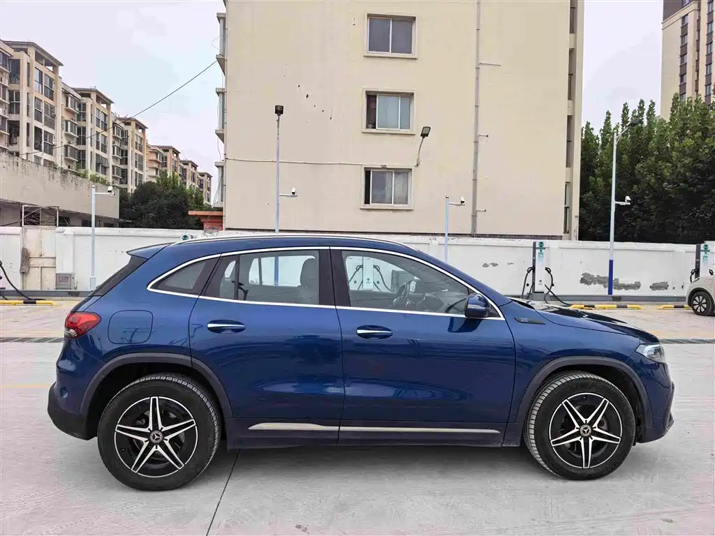Photo 6 - Mercedes-Benz EQA