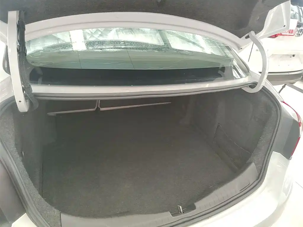 Chevrolet Cruze 2015 1.5L Automatic Luxury Edition фото 19