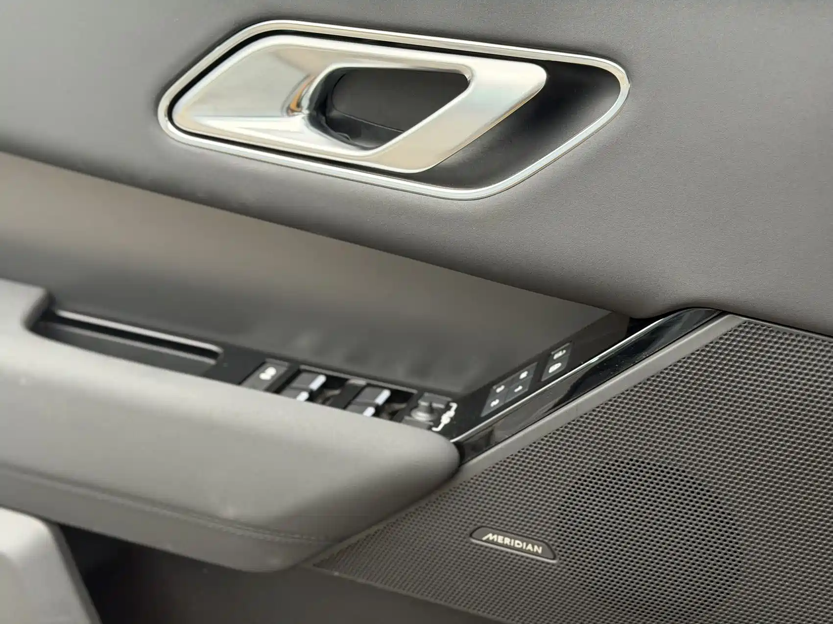 Photo 11 - Land Rover Range Rover Velar