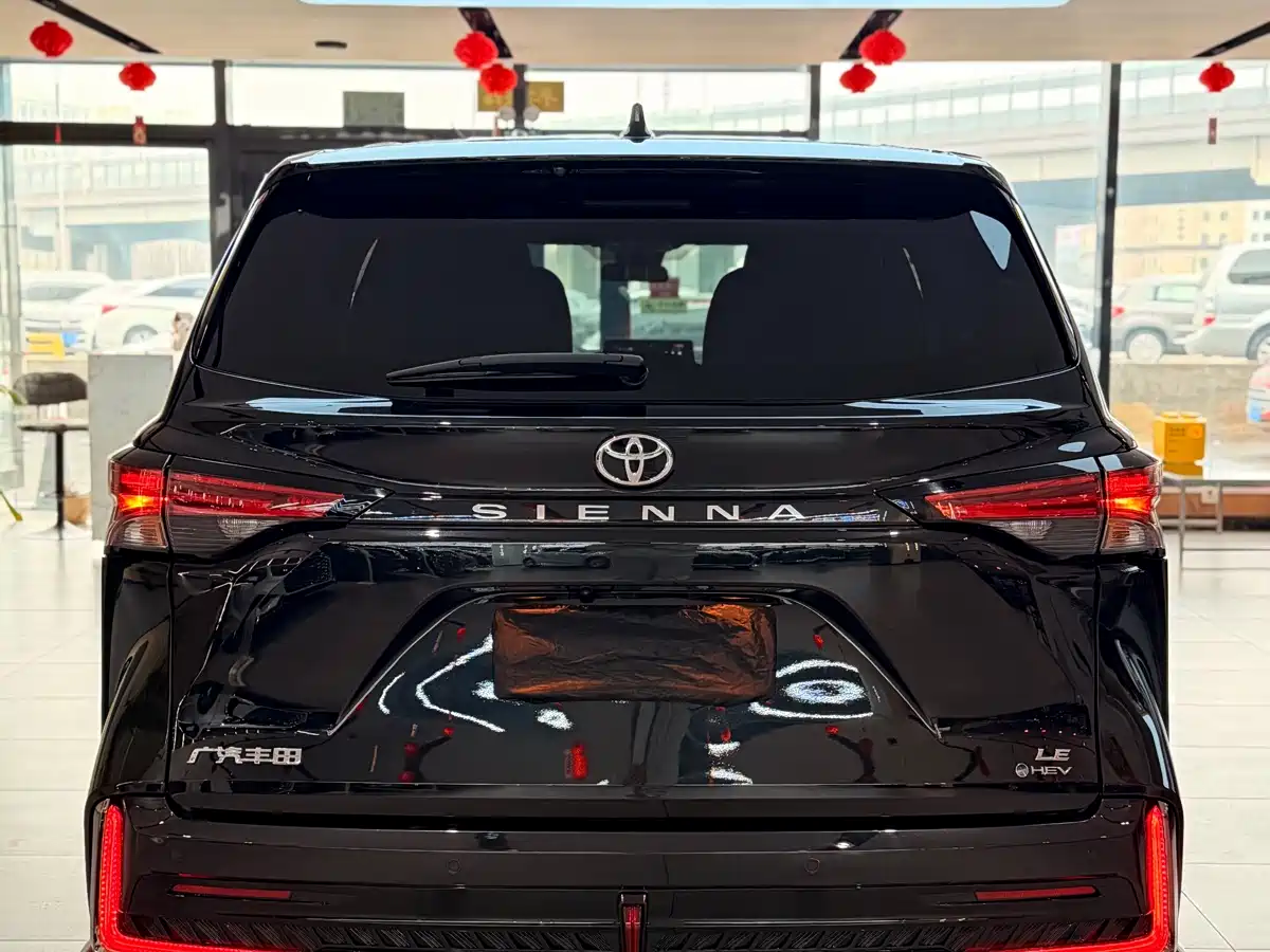 Toyota Sienna 2024 2.5L Hybrid Comfort Edition фото 4