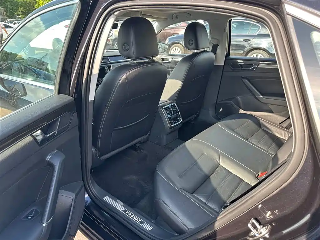 Volkswagen Passat 2017 330TSI DSG Prestige фото 5
