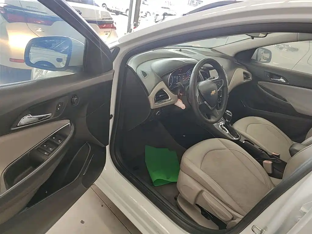 Chevrolet Cruze 2015 1.5L Automatic Luxury Edition фото 16