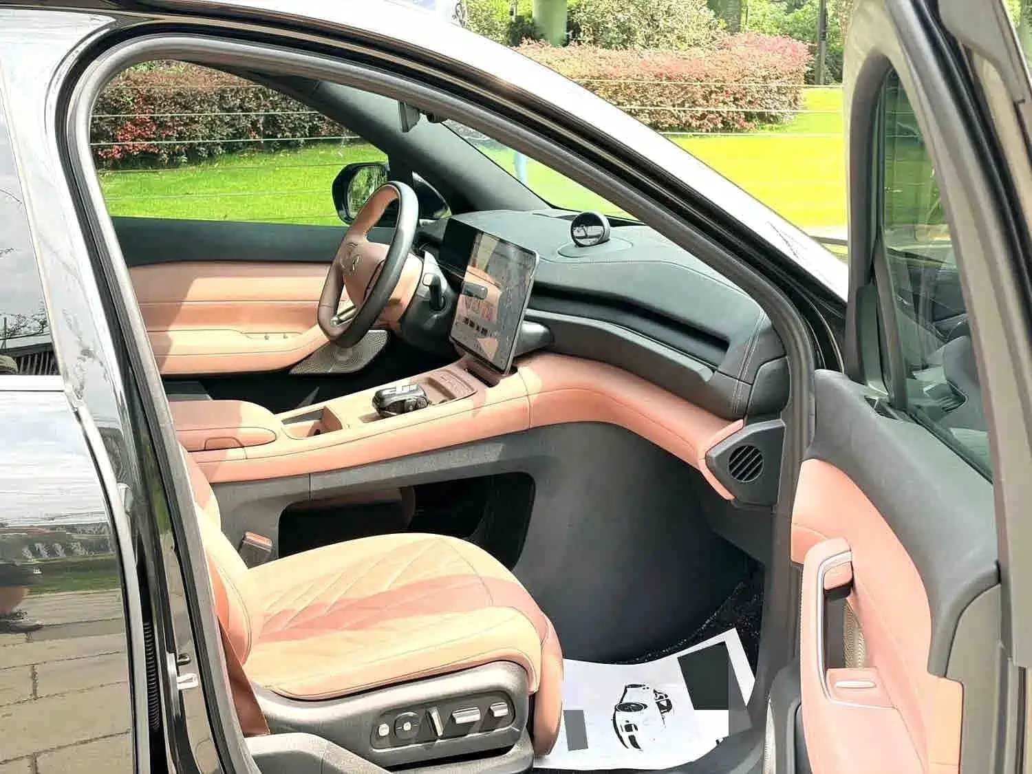 Фото 4 - NIO EC6