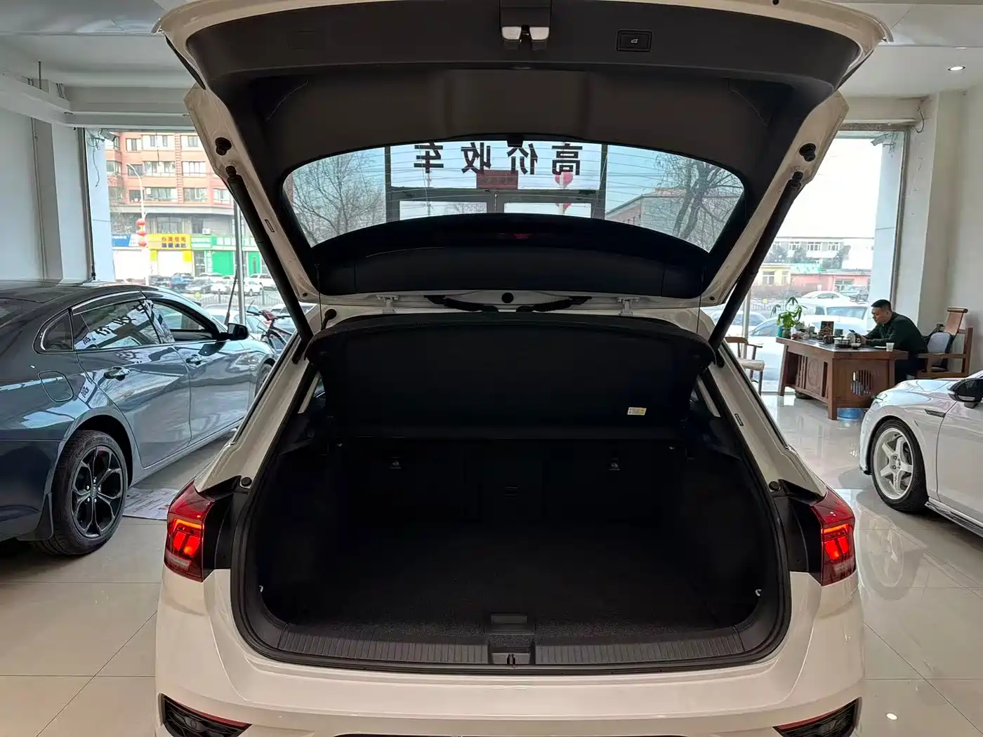 Volkswagen T-ROC 2021 280TSI DSG 2WD Comfort Smart Connect 30th Anniversary Edition фото 11