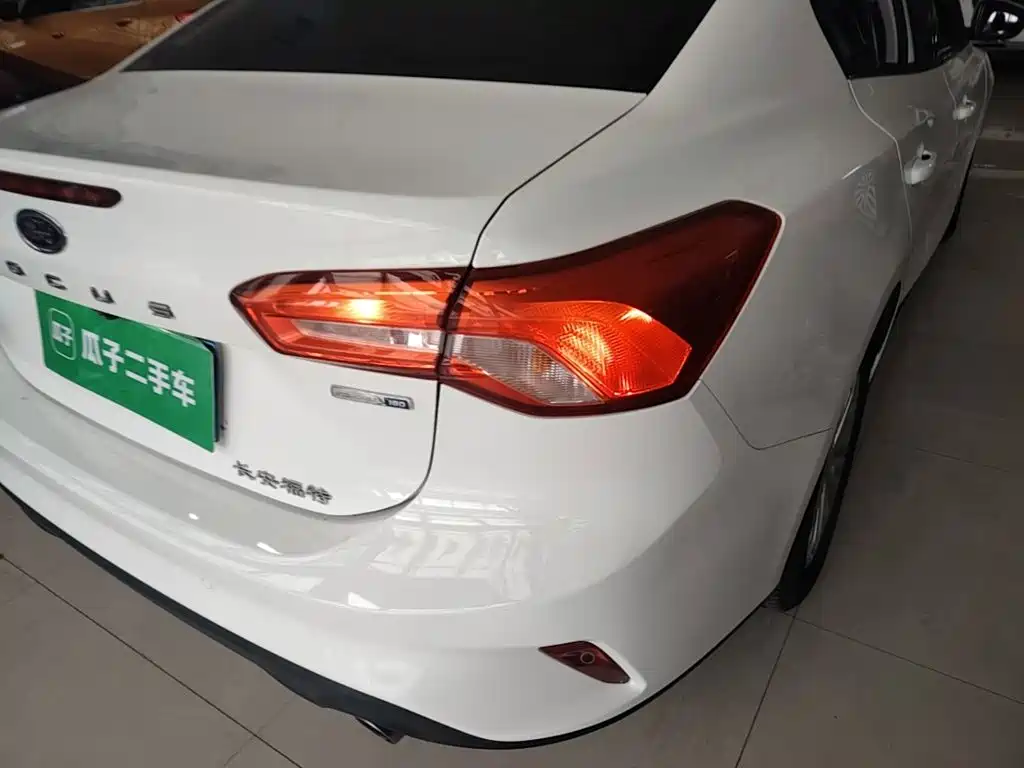 Ford Focus 2019 2019 Sedan EcoBoost 180 Automatic Fengchao
