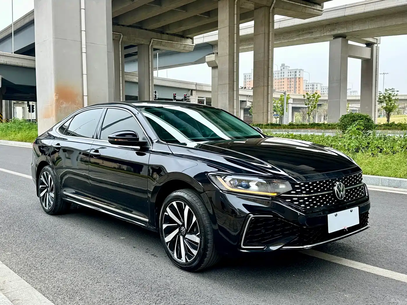 Volkswagen Passat 2022 330TSI Starlight Elite Edition фото 3