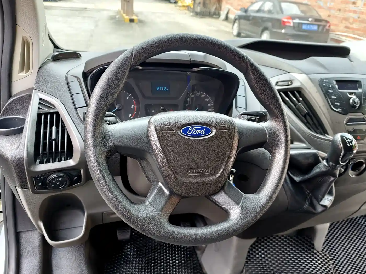 Ford Transit 2017 2017 2.0T Diesel Van Medium Wheelbase Medium Roof China V