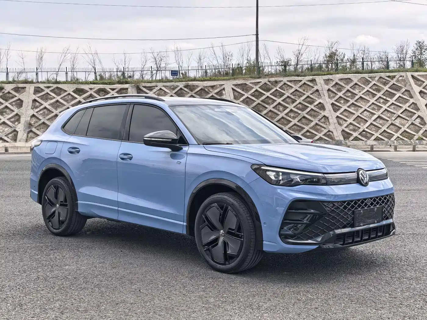 Volkswagen Tiguan L 2024 PRO 380TSI 4WD R-Line Premium Edition фото 3