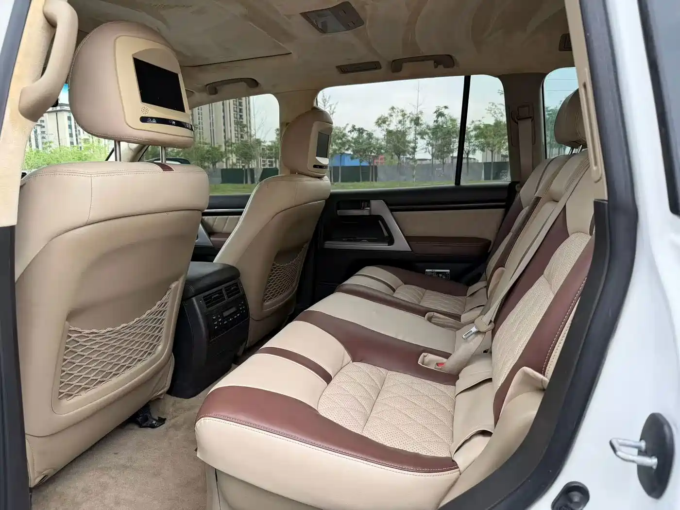 Фото 4 - Toyota Land Cruiser