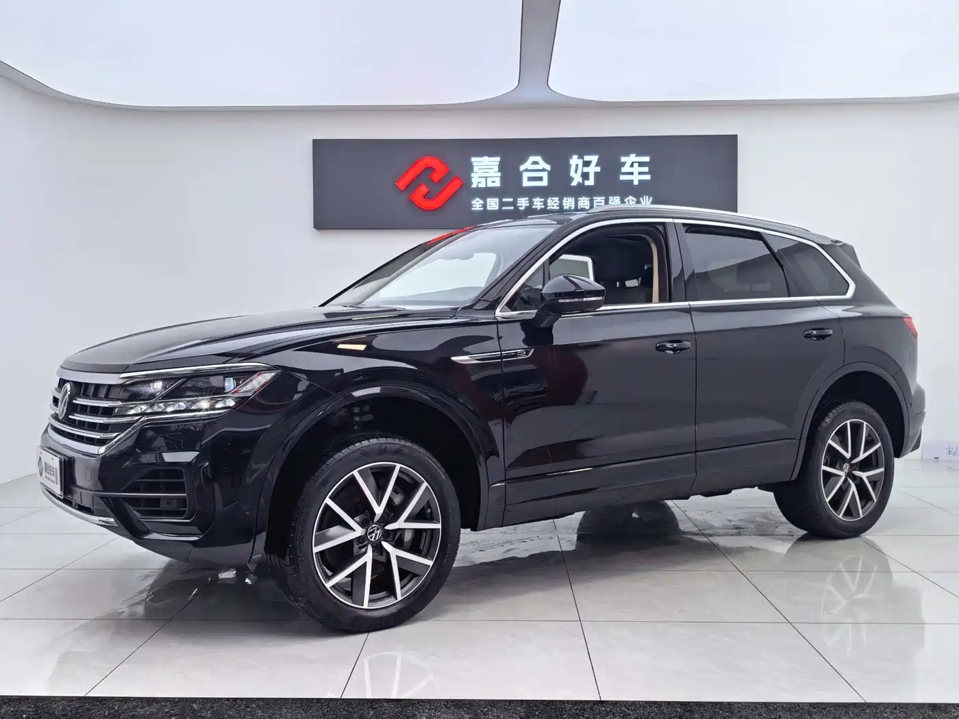 VOLKSWAGEN TOUAREG