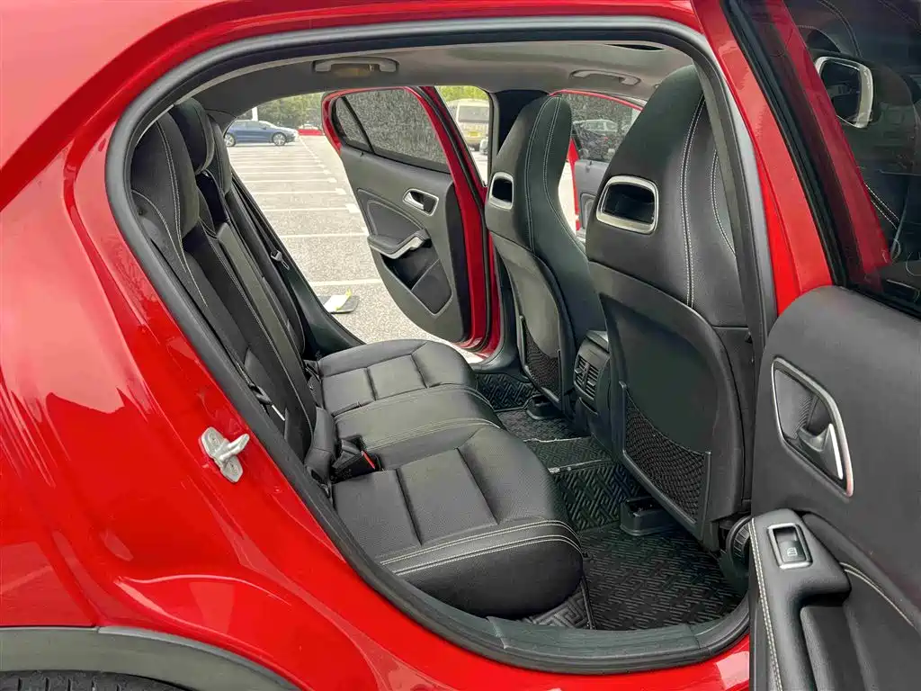 Mercedes-Benz GLA 2016 GLA 200 Dynamic фото 16