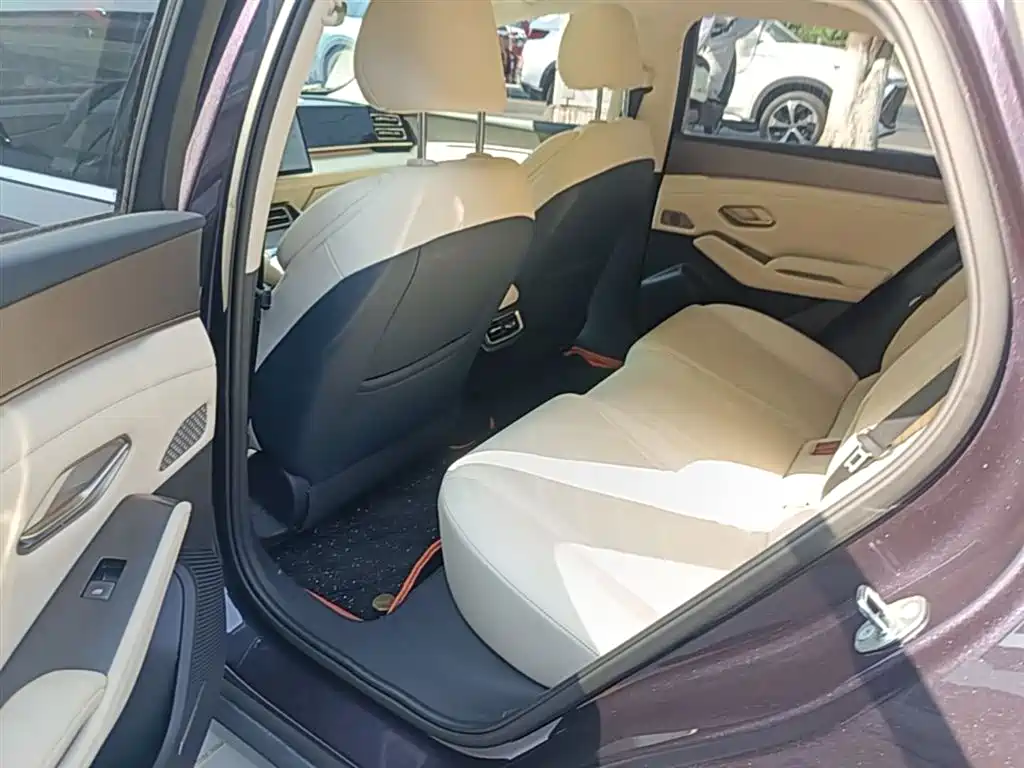 BYD Qin L 2024 DM-i 120KM Excellence Model фото 17