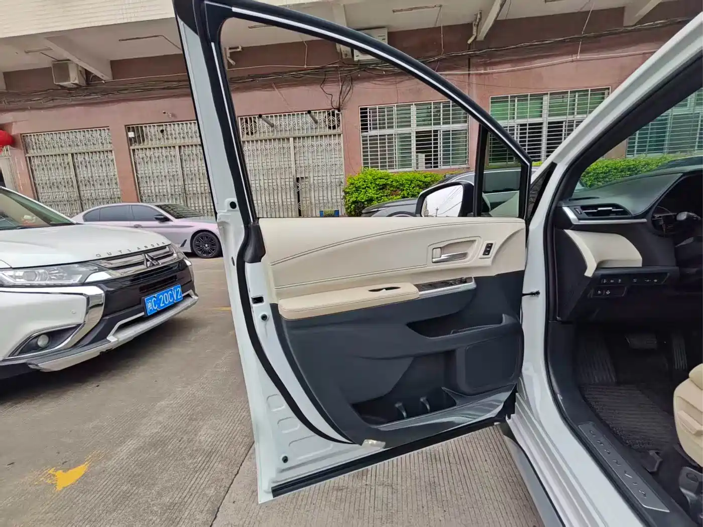 Toyota Granvia 2023 2.5L Hybrid Prestige PLUS Edition фото 28