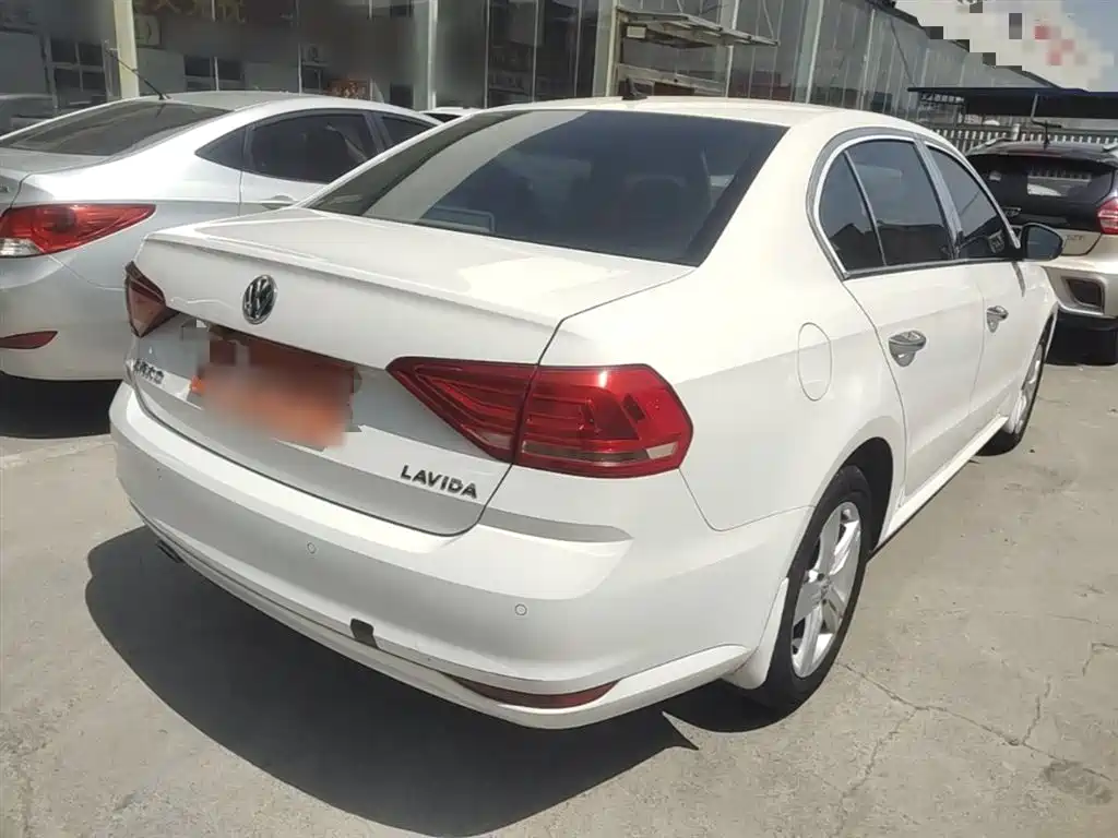 Volkswagen Lavida 2017 1.6L Manual Trend Edition фото 7