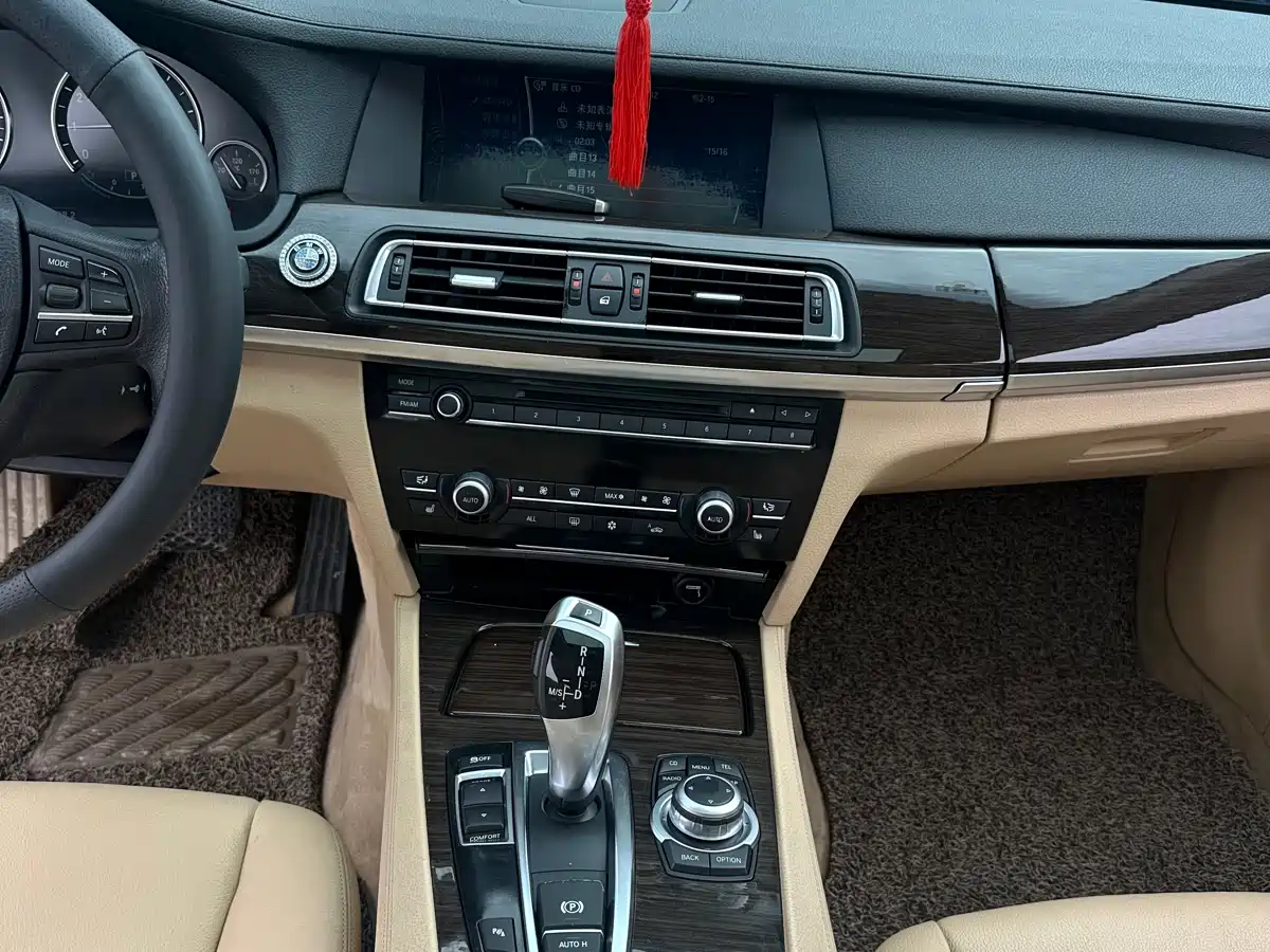 BMW 7 Series 2011 730Li Elegance фото 16
