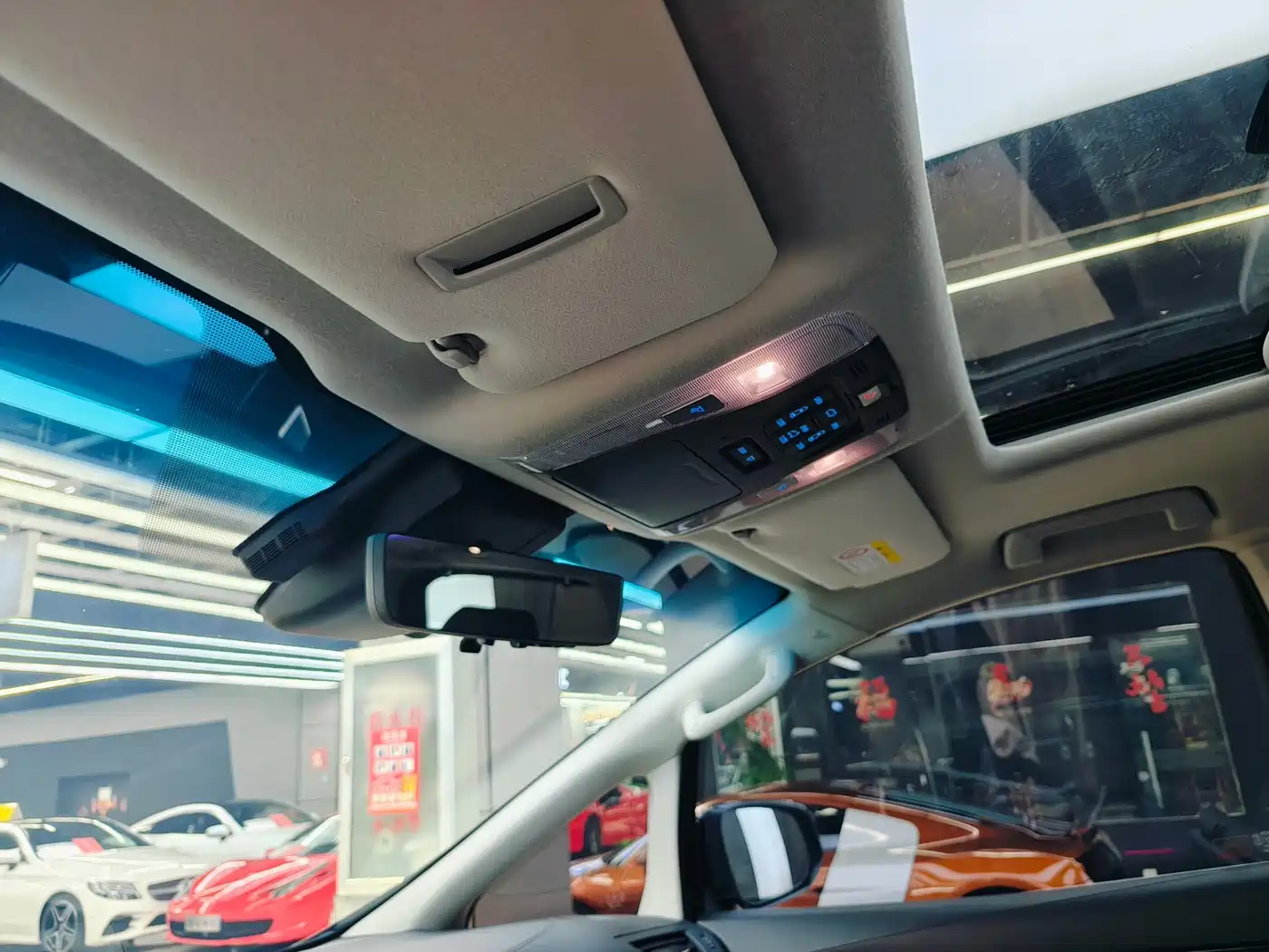 Toyota Vellfire 2020 Twin Engine 2.5L HV Luxury Edition фото 18