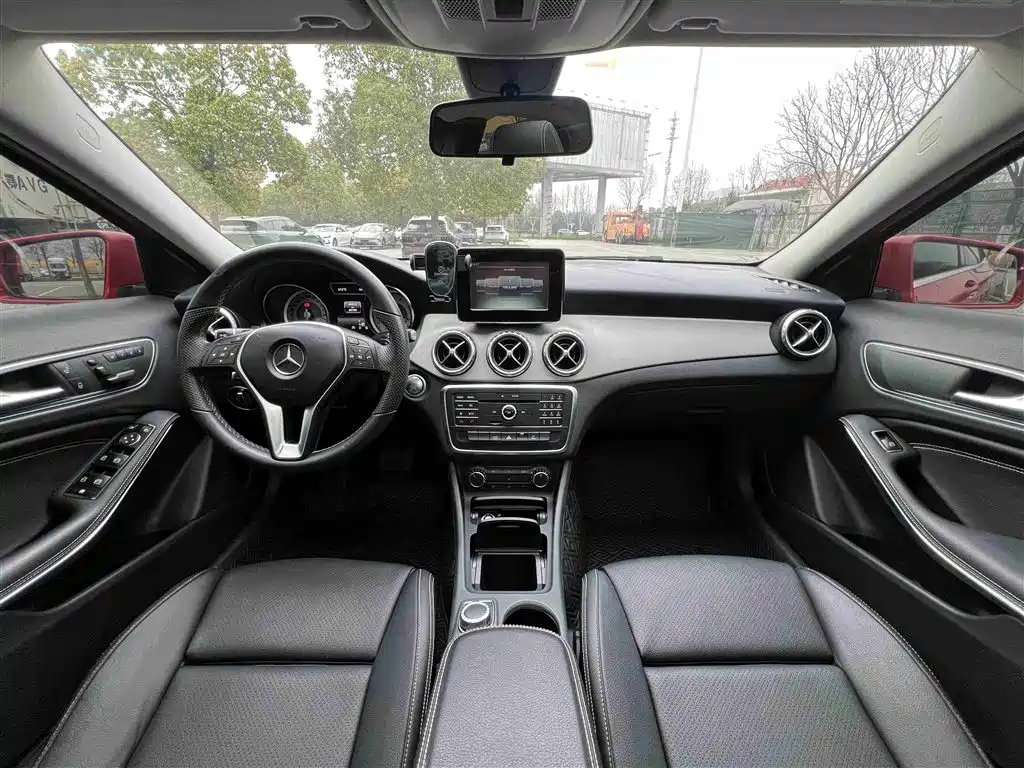 Mercedes-Benz GLA 2016 GLA 200 Dynamic фото 17