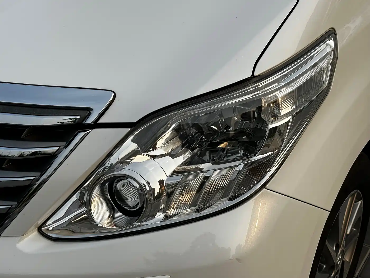 Toyota Alphard 2012 3.5L Luxury Edition фото 5