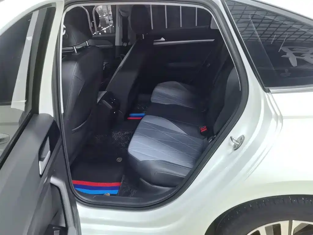 Volkswagen Lavida 2023 1.5L Auto Five Million Edition фото 17
