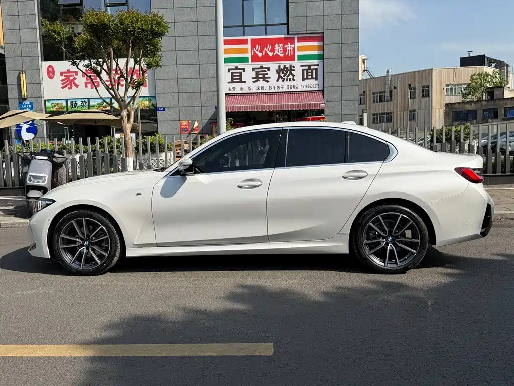 BMW 3 Series 2025 325i M Sport Package фото 3
