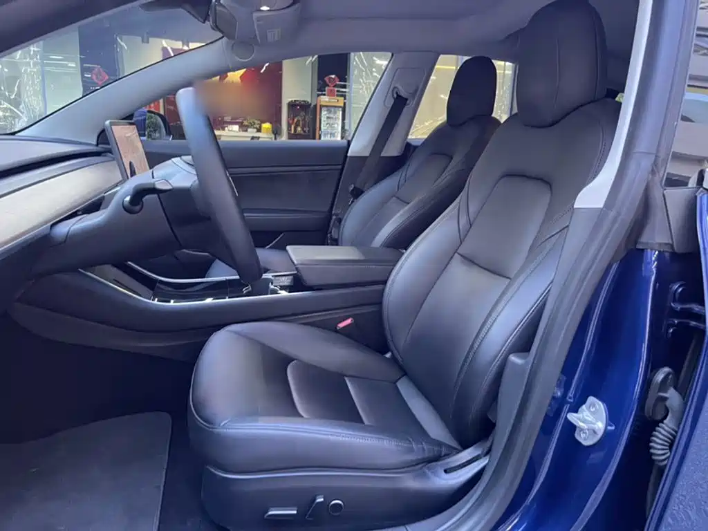 Фото 12 - Tesla Model 3