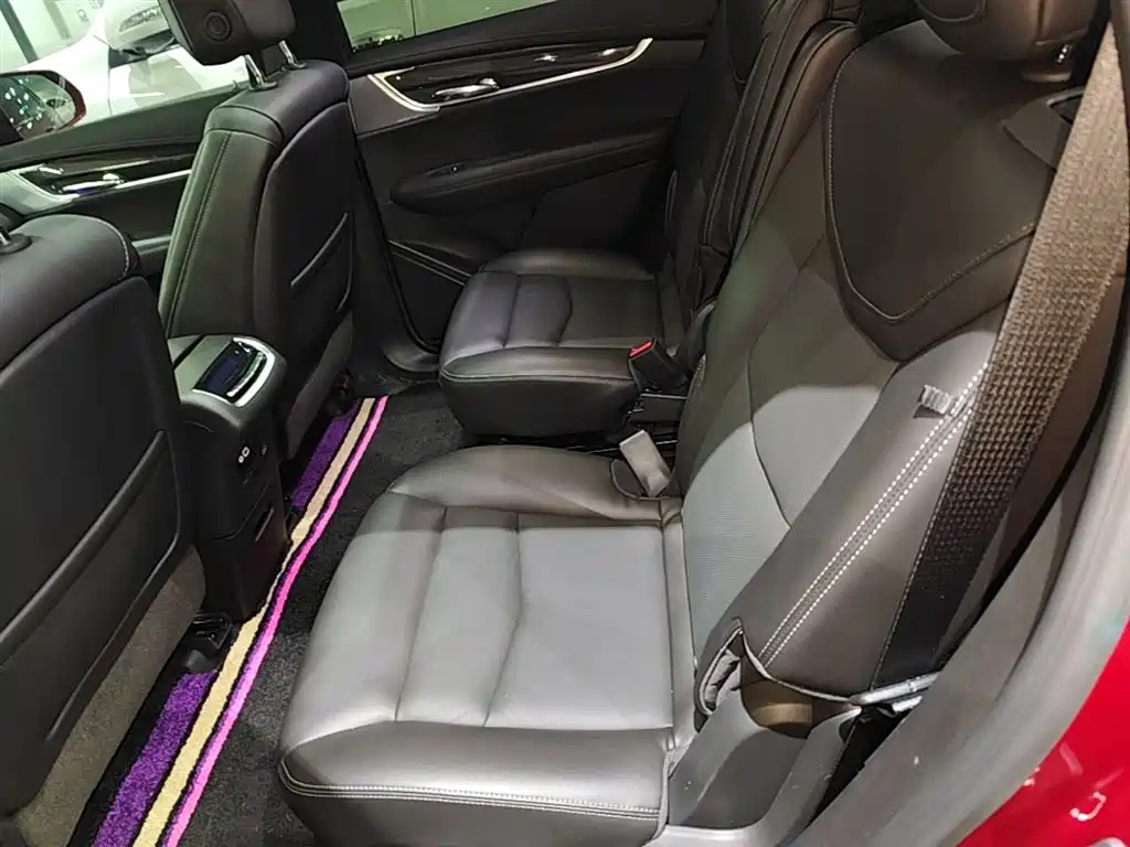 CADILLAC XT6