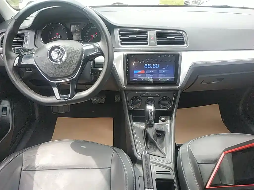 Volkswagen Lavida 2015 1.6L Automatic Comfort Edition фото 13