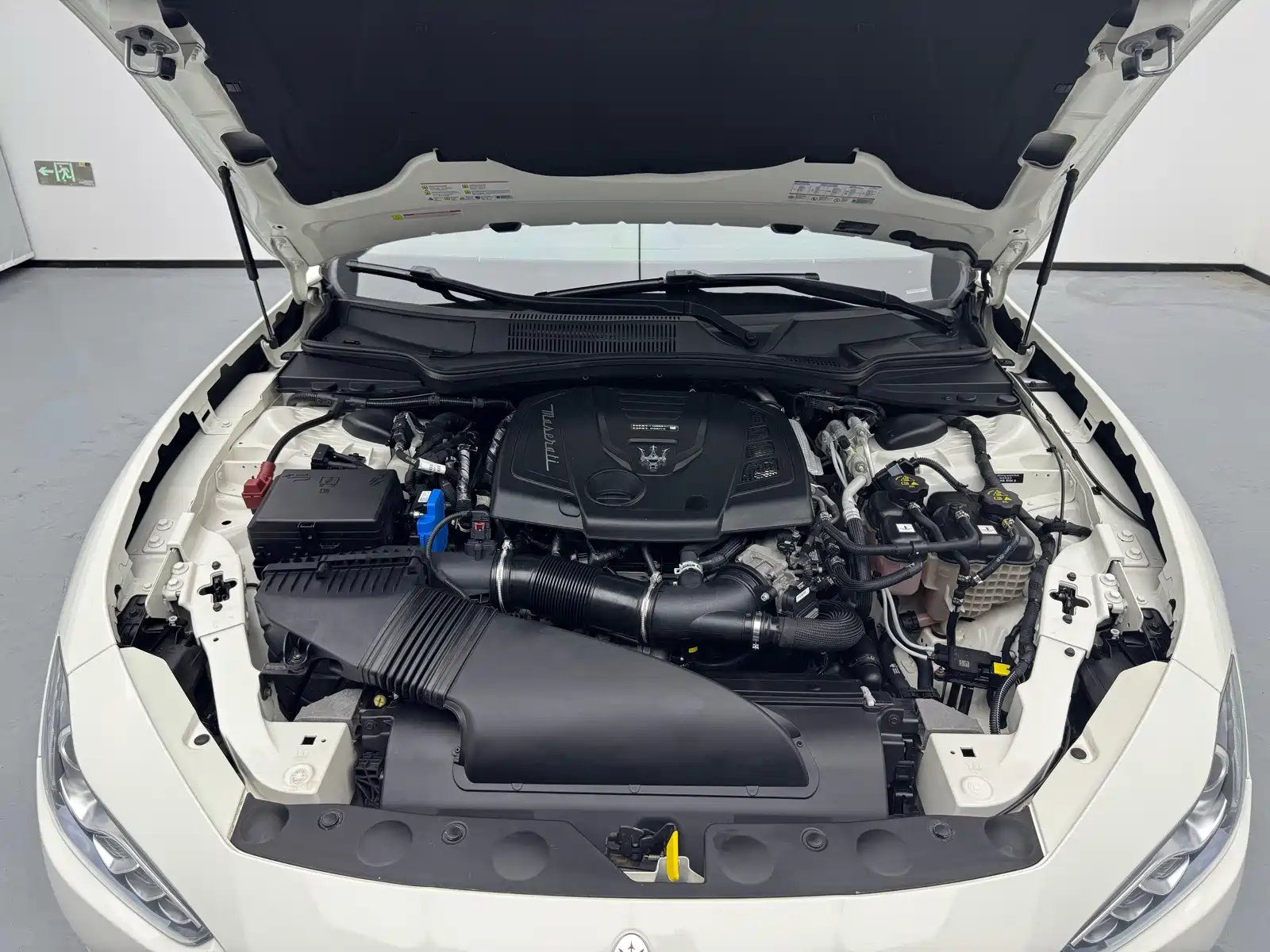 Photo 5 - Maserati Ghibli