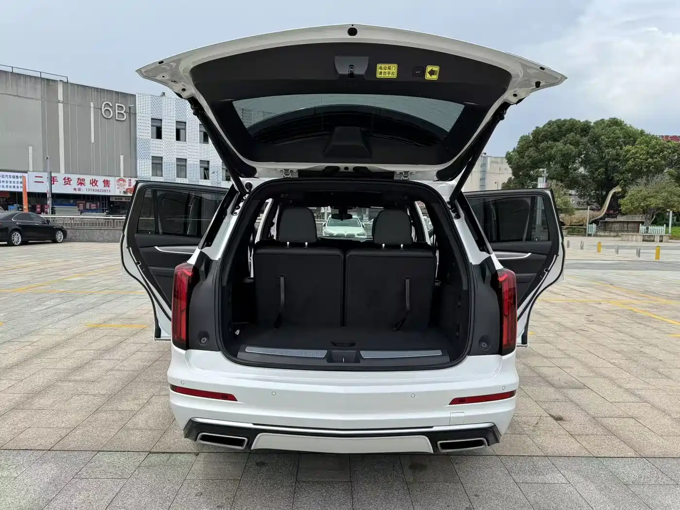 Photo 19 - Cadillac XT6