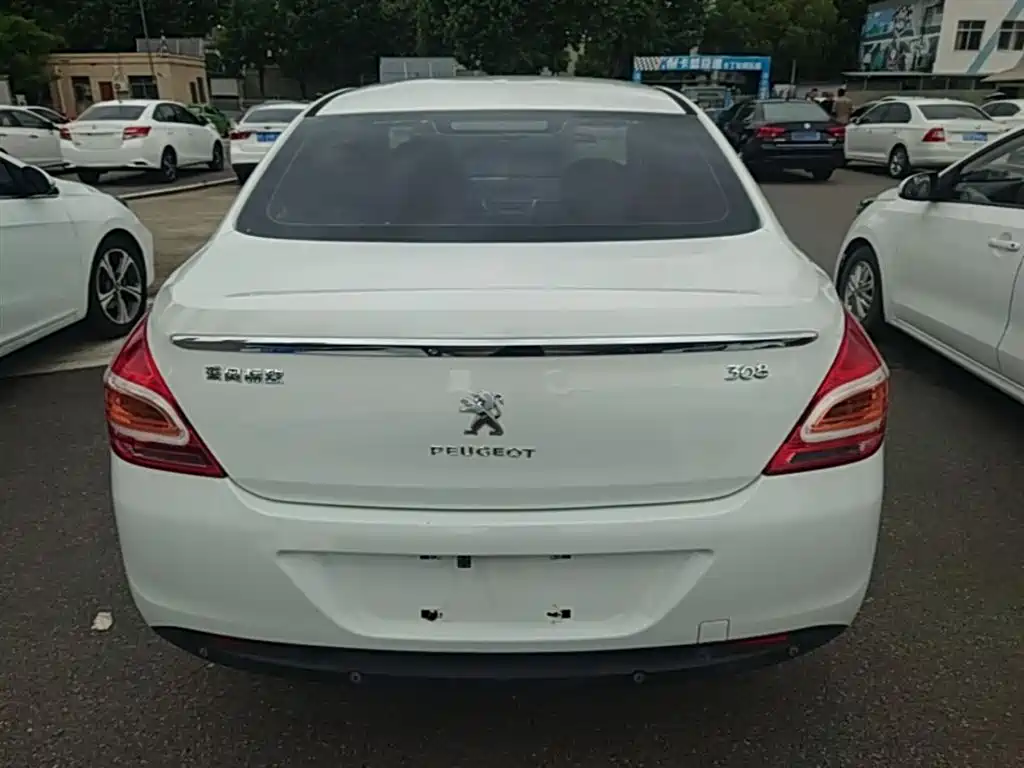 Peugeot 308 2014 Model Joy Edition Classic 1.6L Automatic Superior Style фото 6