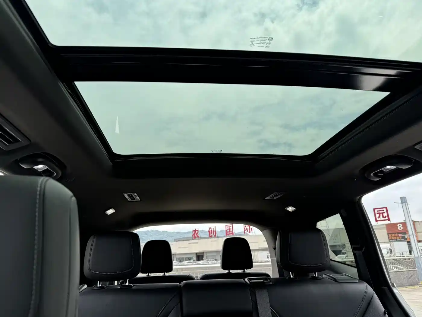 Photo 30 - Cadillac XT6